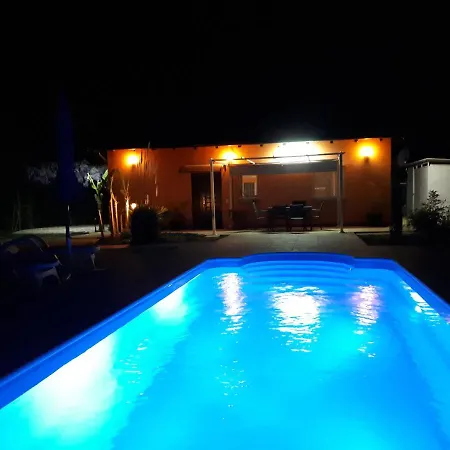 Chiara With Private Pool And Garden ヴィラ *