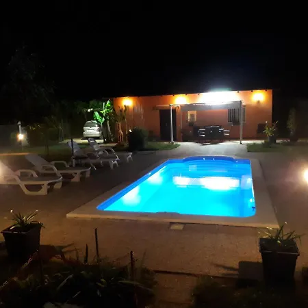 Chiara With Private Pool And Garden 波雷奇