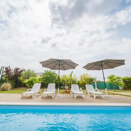 Chiara With Private Pool And Garden فيلة *