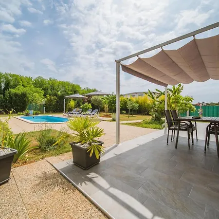 Chiara With Private Pool And Garden ポレッチ