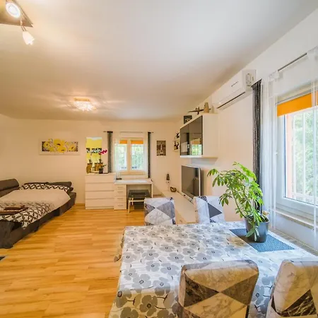 Chiara With Private Pool And Garden