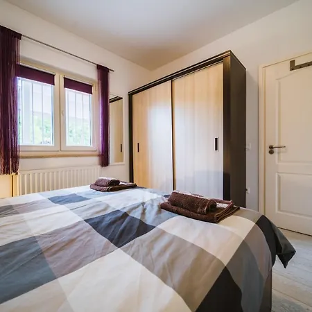 Chiara With Private Pool And Garden Vila