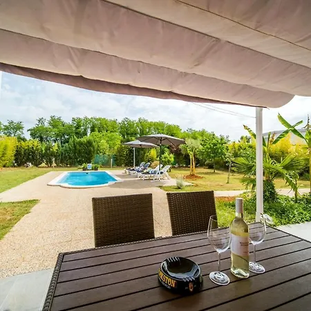 Chiara With Private Pool And Garden Vila Poreč