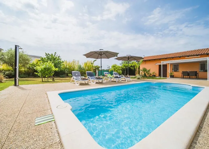 Chiara With Private Pool And Garden 빌라