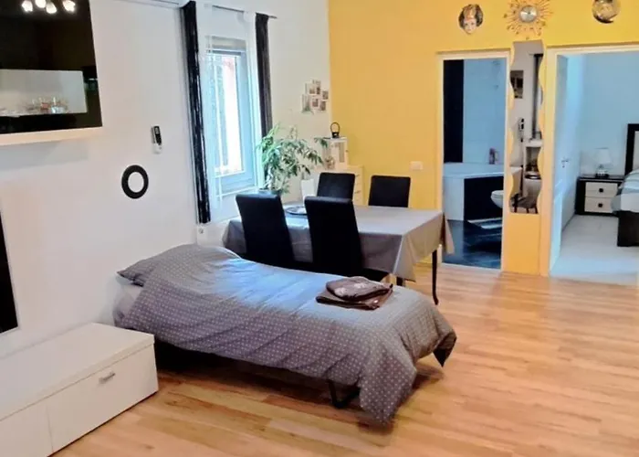 Villa Chiara With Private Pool And Garden Poreč