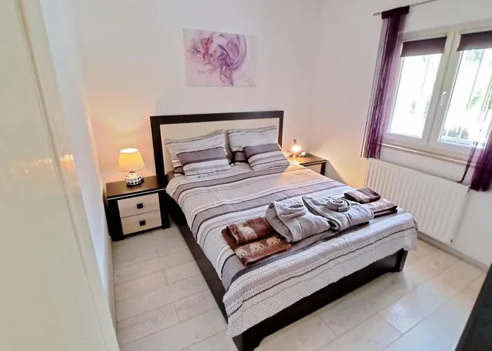 Chiara With Private Pool And Garden