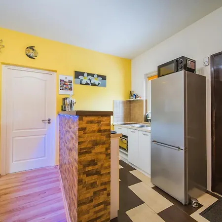 Chiara With Private Pool And Garden فيلة