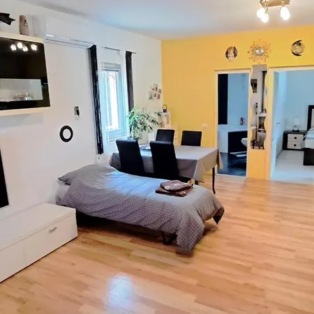 فيلة Chiara With Private Pool And Garden بوريتش