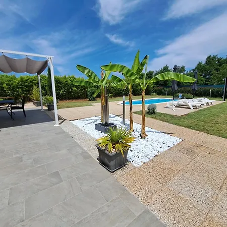 Chiara With Private Pool And Garden فيلة *